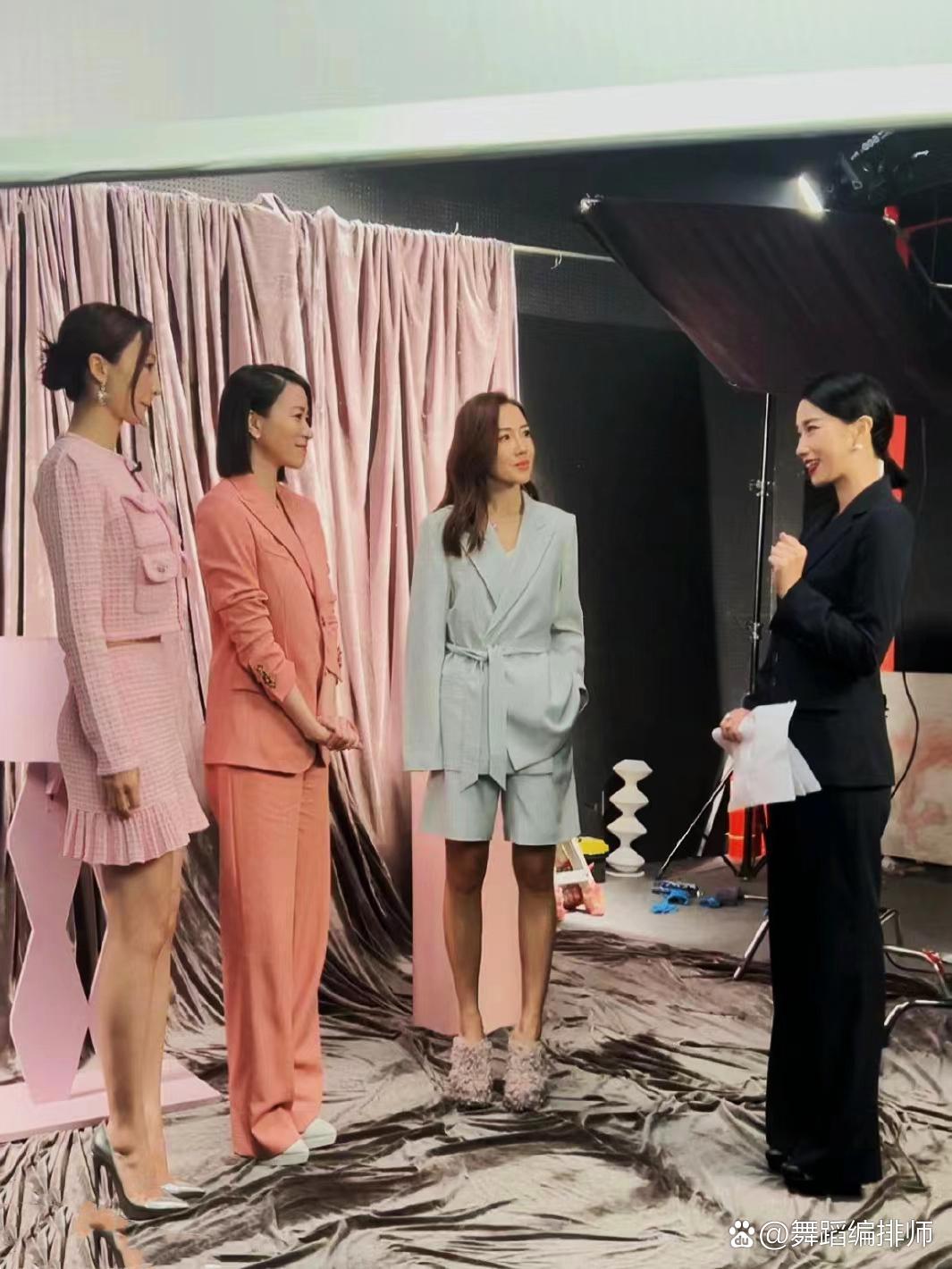 社交媒体上的精彩花絮不断更新