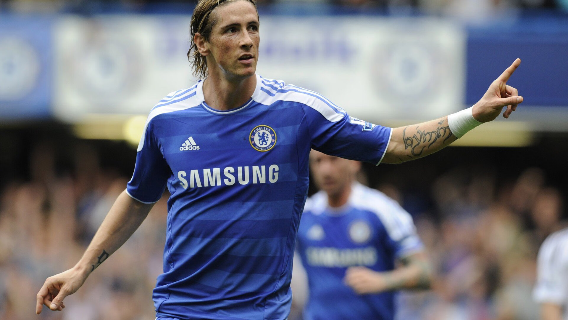 湖人险胜凯尔特人，季后赛首轮中詹姆斯贡献关键助攻，湖人战胜凯尔特人夺冠